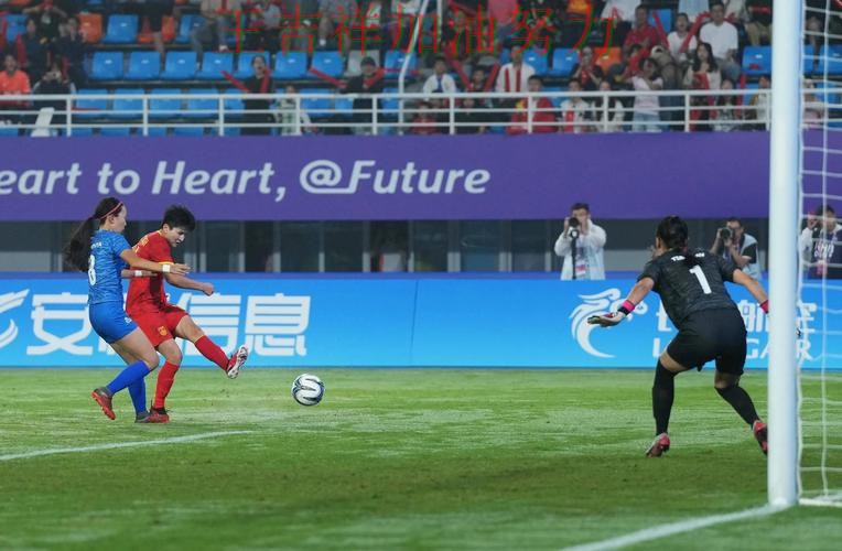 中国女足绝杀取胜点燃全场气氛 进攻效率提升成为亮点 中国女足绝杀取胜点燃全场气氛 进攻效率提升成为亮点